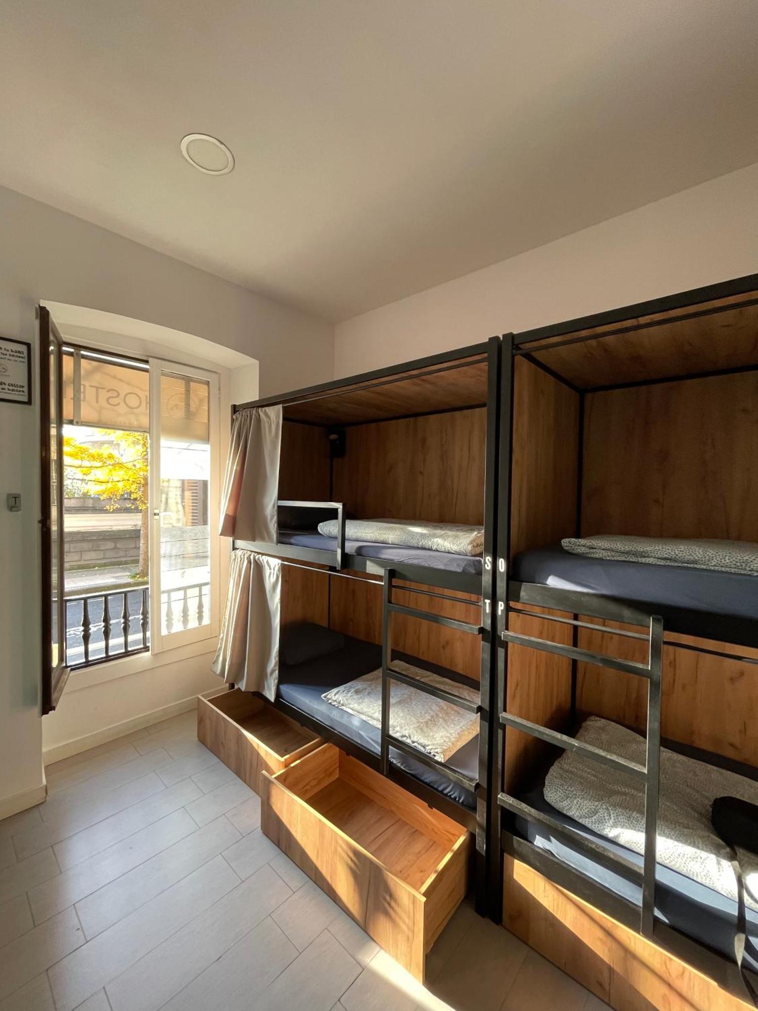 Bed 8-Bed Mixed Dormitory Room,1742893353:JPEG
